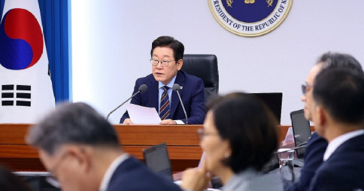 이재명 대통령, 수석보좌관 회의에서 '대한민국의 기본 시스템이 많이 무너져있다' 지적