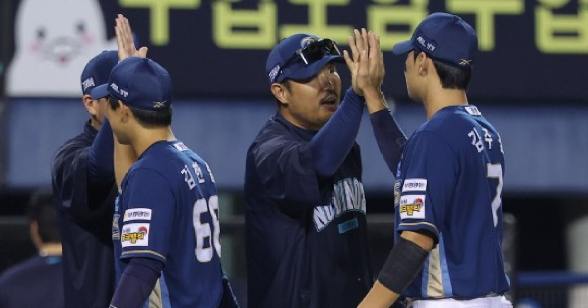 NC 이호준, 초보 감독 맞나...8연승 마법으로 kt 제치고 5위 도약