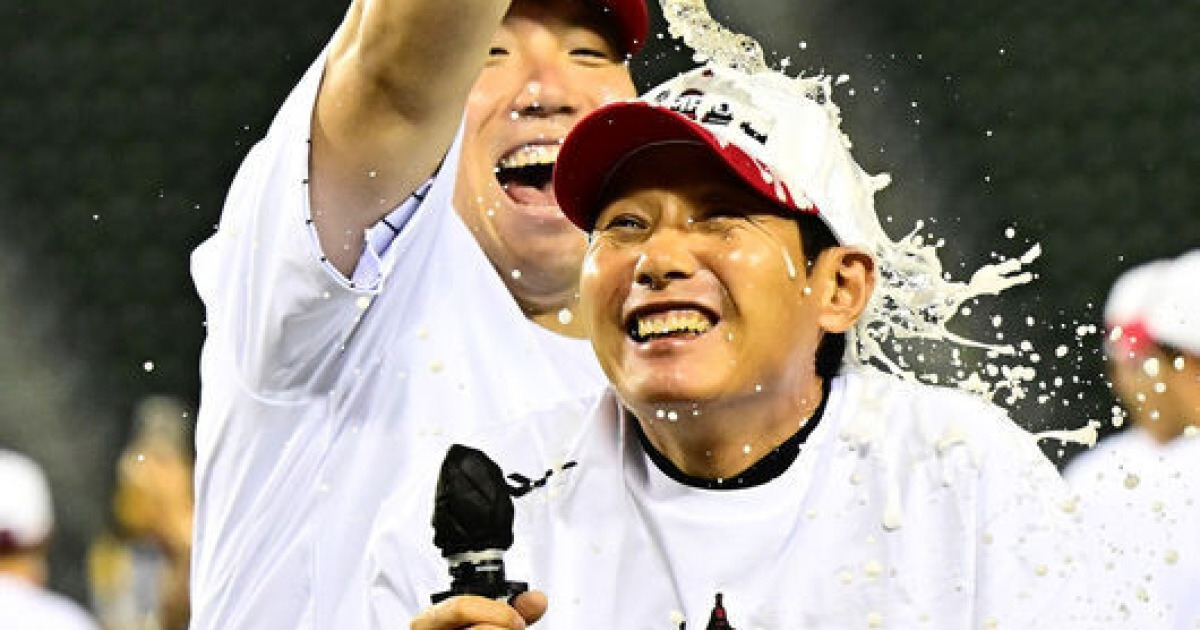 “직구 오면 홈런 또 맞겠더라” TV로 한화 끝내기 패배 보다. 염경엽 “SSG 정말 고맙다” [LG 우승]