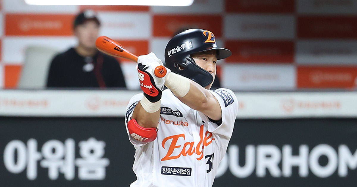 번트 실패→김경문 바로 교체… ‘한화 우승 히든카드’의 불완전연소, 지명권 생각 안 나게 할까