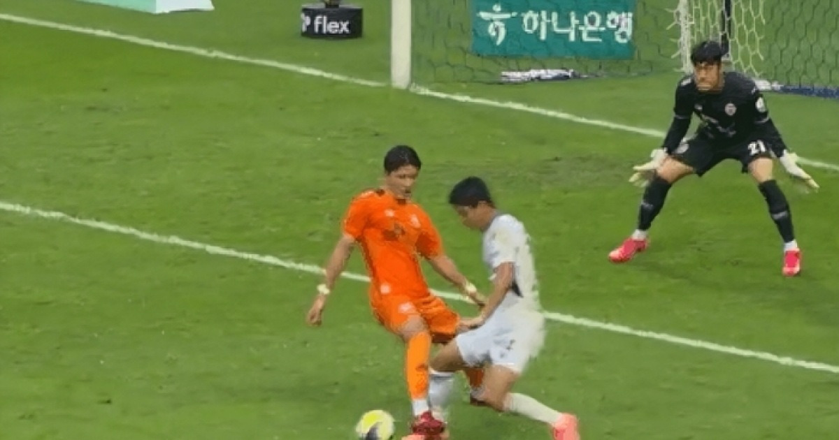 ‘오심 유력’ 황당한 NO PK 판정에…전북 우승 조기 확정 발목 잡혔다