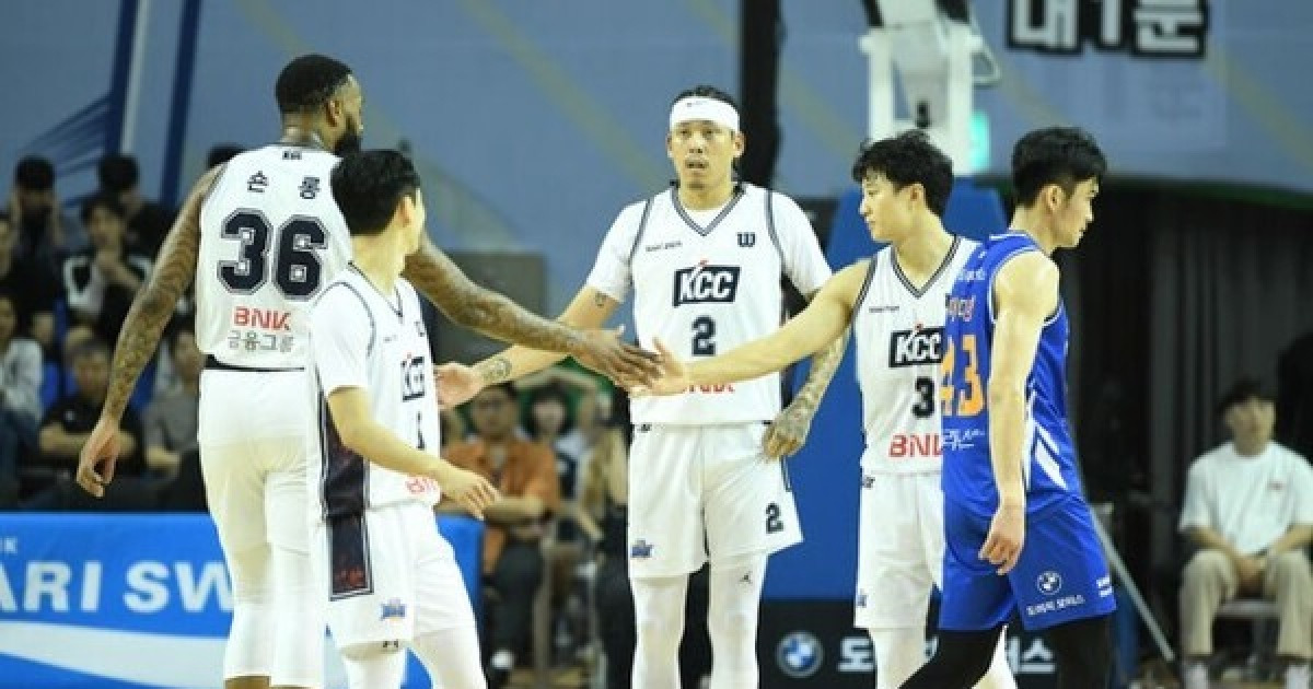 'KBL 개막전' KCC, 삼성 89-82 제압...이상민 감독 사령탑 데뷔전 승전고