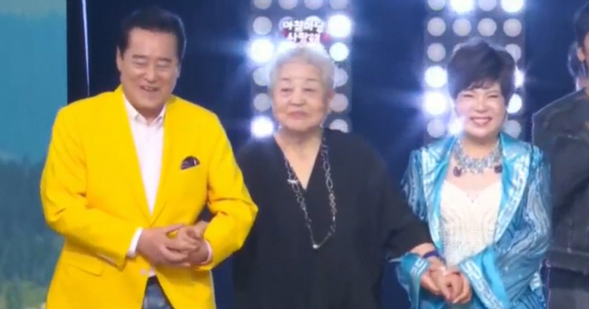 84세 강부자, 김연자·김성환 부축 받고 등장 “난 아직도 청춘” (아침마당)