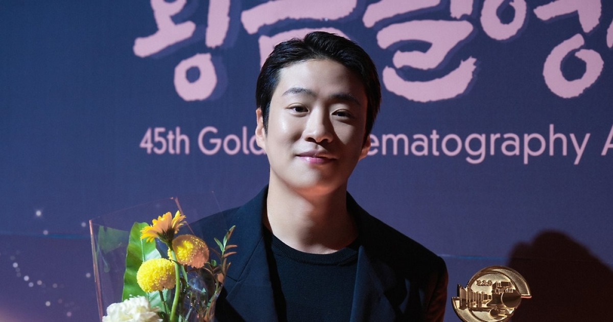 안재홍, 첫 인기상 수상 “촬영 감독님들이 뽑아주셔서 자랑스러워” (황금촬영상)