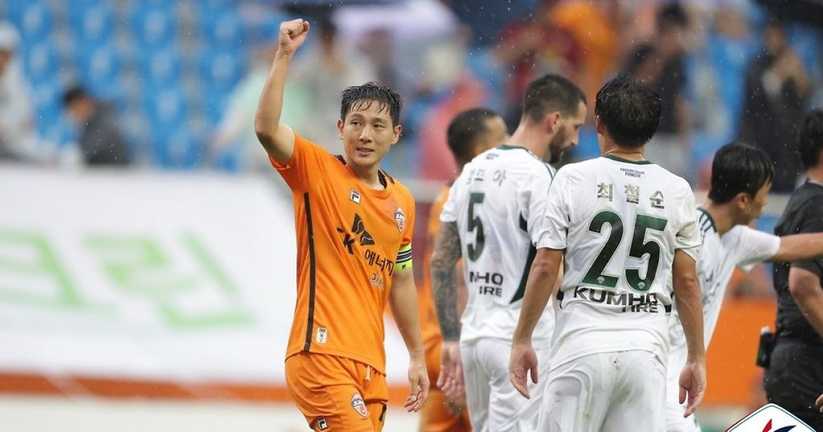 제주, 남태희 극장골로 우승 눈앞 전북과 1대 1 무승부