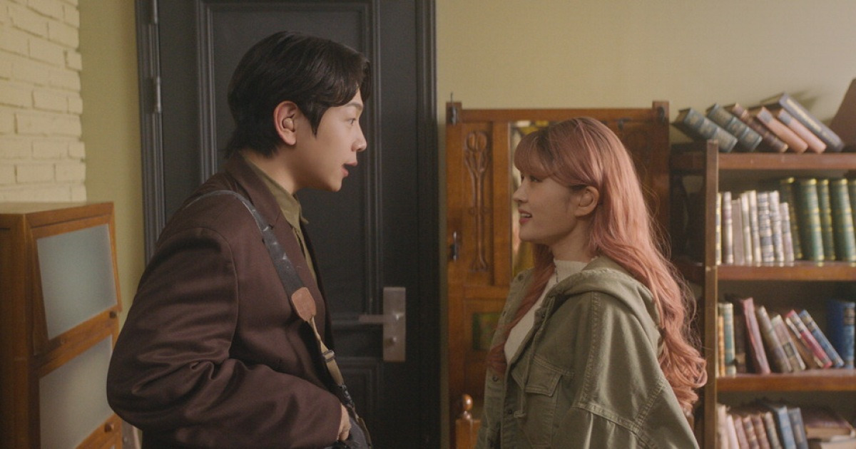 행복이란 가능성에 모든걸 걸었다, 어쩌면 … 더 뜨거운 '로봇의 사랑'