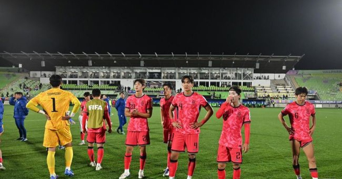 "최하위 韓 축구, 탈락 위기" 일본은 '16강 확정' 축제 분위긴데..."亞 라이벌 한국, 벼랑 끝에내몰렸다" 日 매체도 주목