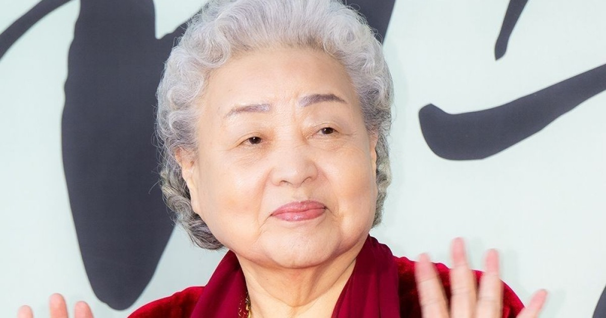 강부자, 오랜만에 전해진 근황…"부축 받으며 등장, 눈물까지 보였다"