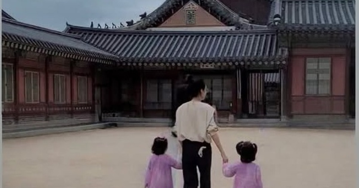 성유리, 쌍둥이 딸들 첫 공개…추석 맞아 고궁 나들이 [N샷]