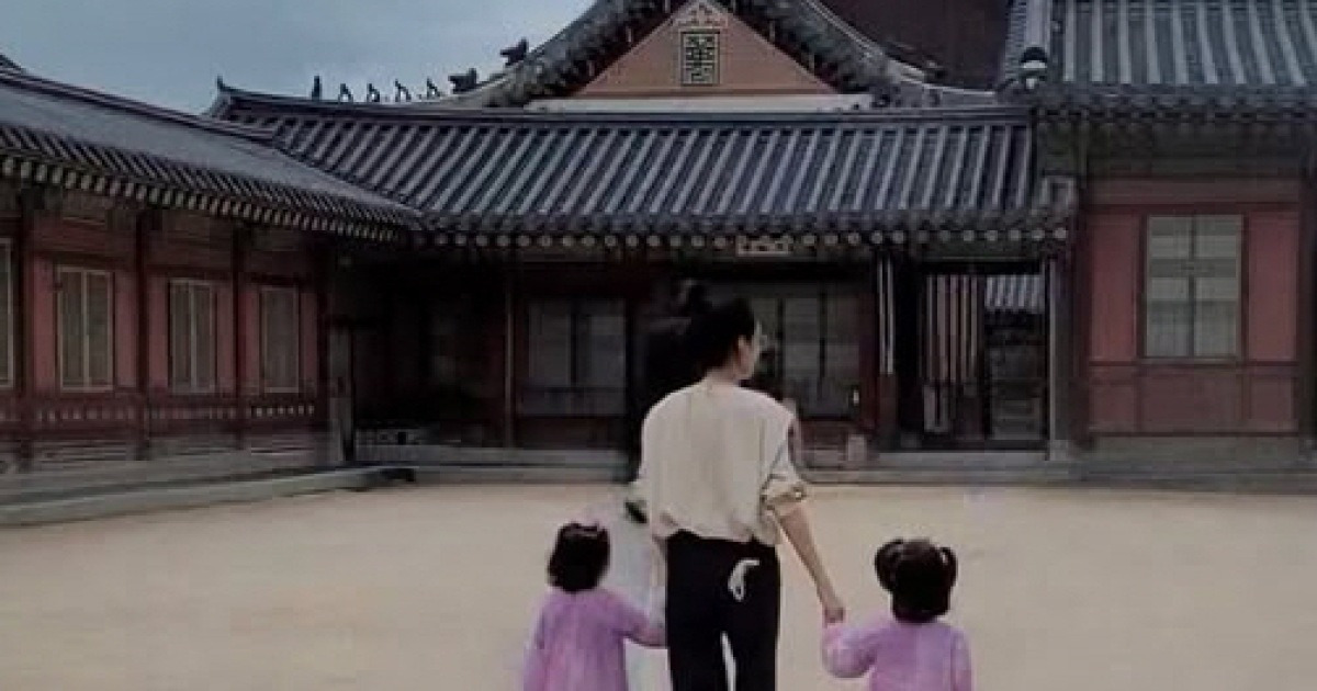 성유리, 훌쩍 자란 3세 쌍둥이 딸과 추석 나들이..요정 같은 세 모녀