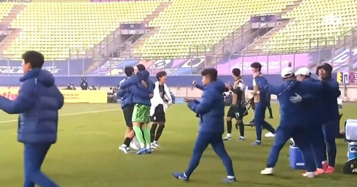 '우승했어?' 16강확정 아닌데 '막판수비→승리' 좋아한 U-20 [스한 스틸컷]