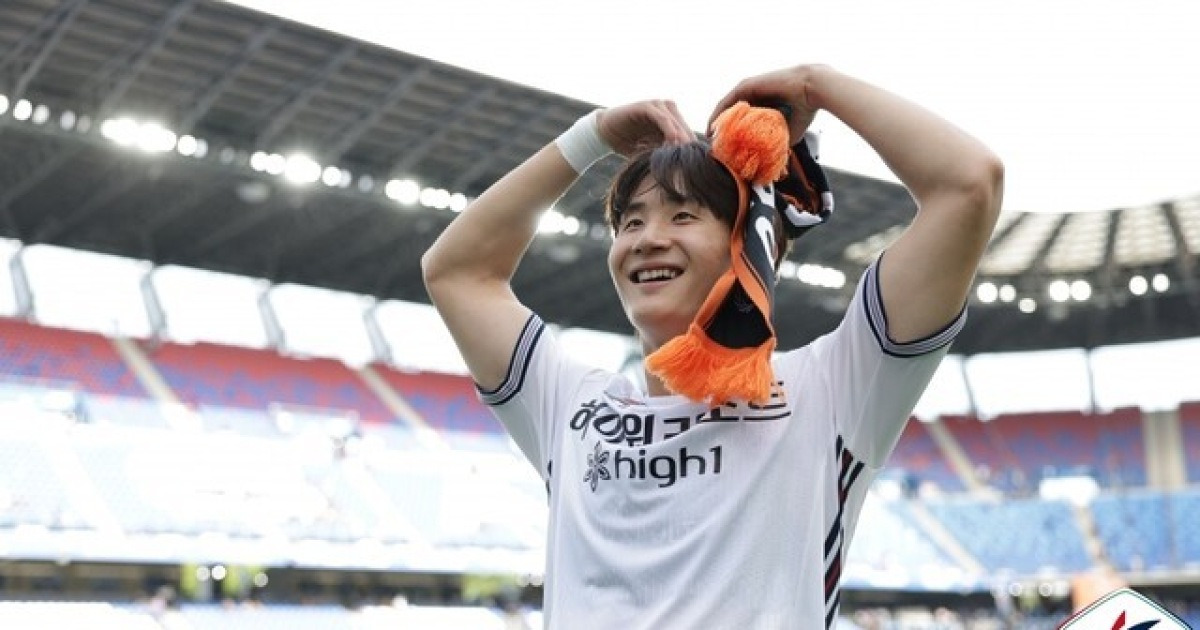 이창원호 살린 파라과이전 구세주... 'K리그 2위-세계 88위' 강원 신민하, "꼭 이겨야 하는 경기 이겨 기쁨 2배"