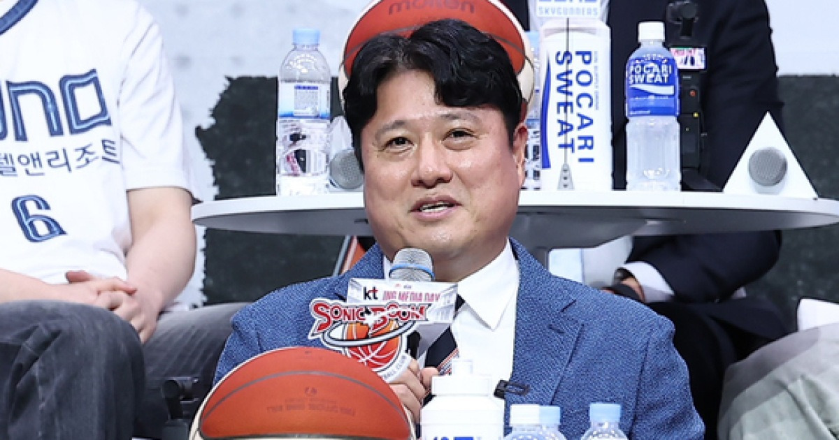 KT로 갈아탄 문경은 감독과 김선형, 첫경기서 KCC 완파