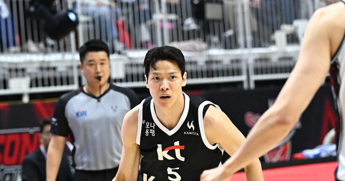 분위기를 바꾼 김선형의 포효… '5명 두 자릿 수 득점' KT, KCC 완파하며  홈 개막전 승리