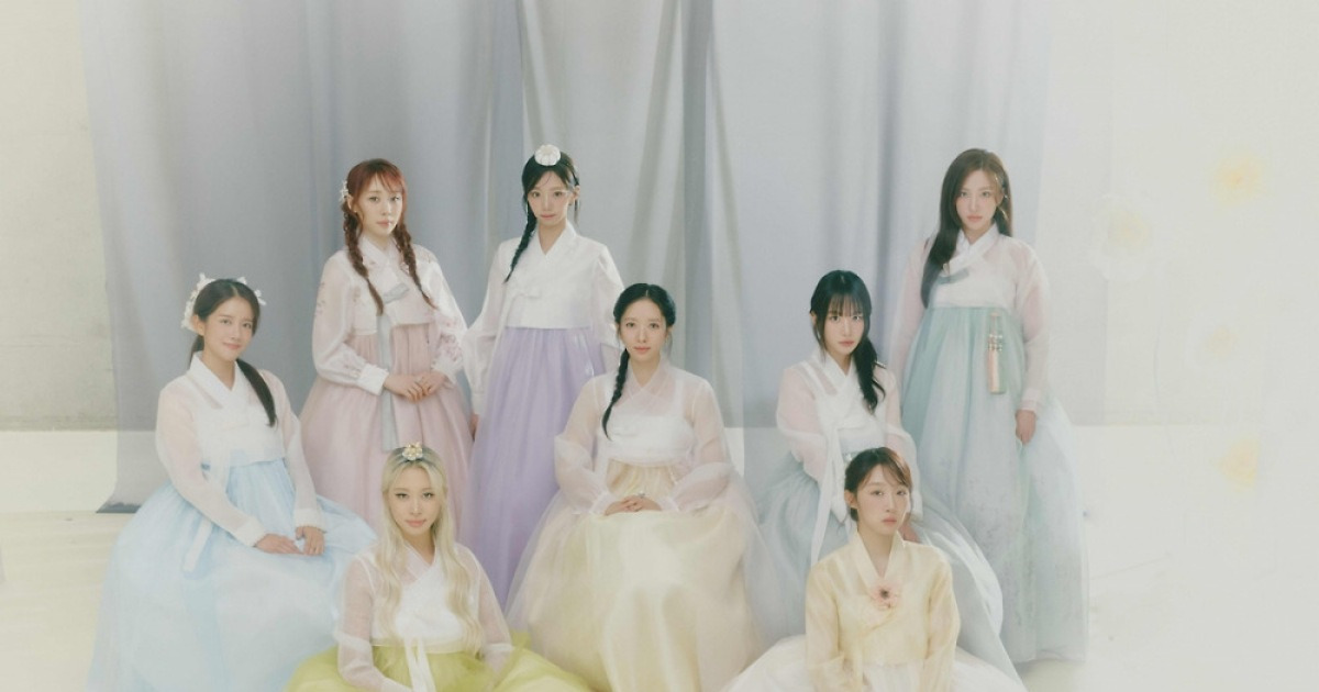 '데뷔 9주년' 우주소녀, 한복 입고 단체 추석 인사.."우정 덕분에 행복"