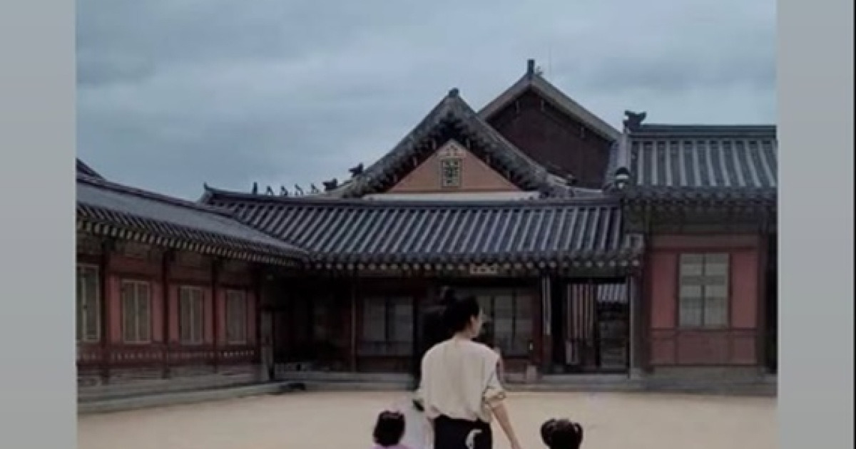 성유리, 훌쩍 큰 쌍둥이 딸 첫공개..손잡고 나들이 [스타이슈]