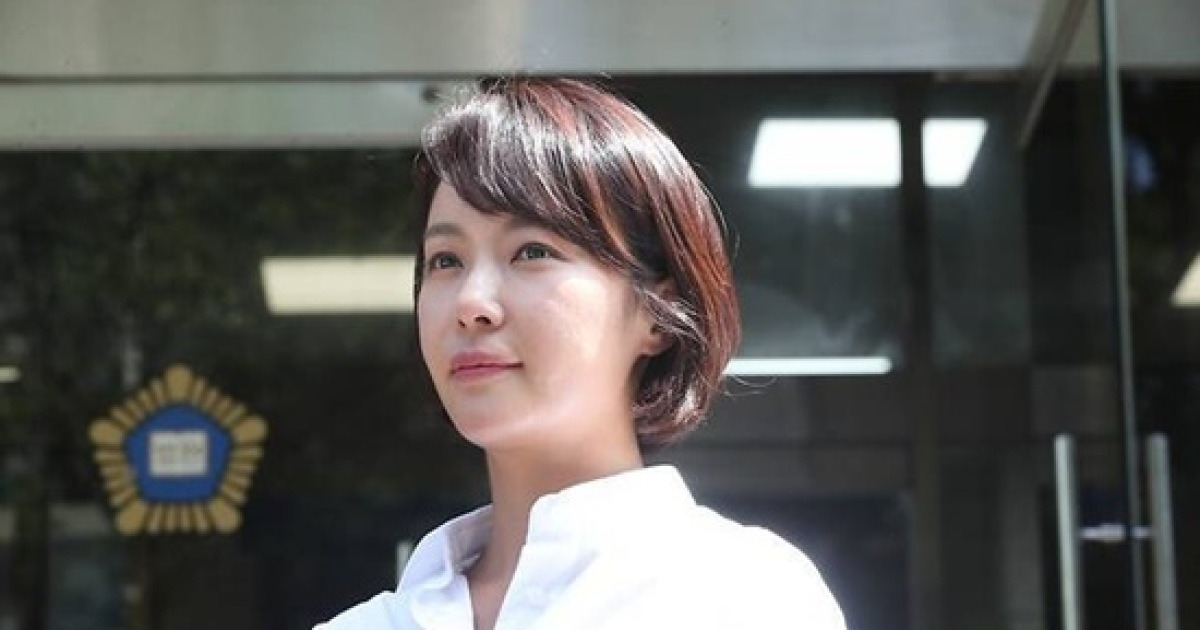 황정음, '43억 횡령' 항소 포기…"더 책임있는 배우 되겠다" 4년 집행유예 확정 [공식]