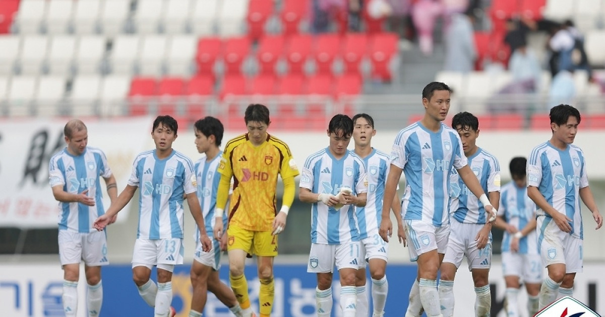 '디펜딩 챔피언' 울산, 김천전 0-3 완패…하위 스플릿 확정(종합)