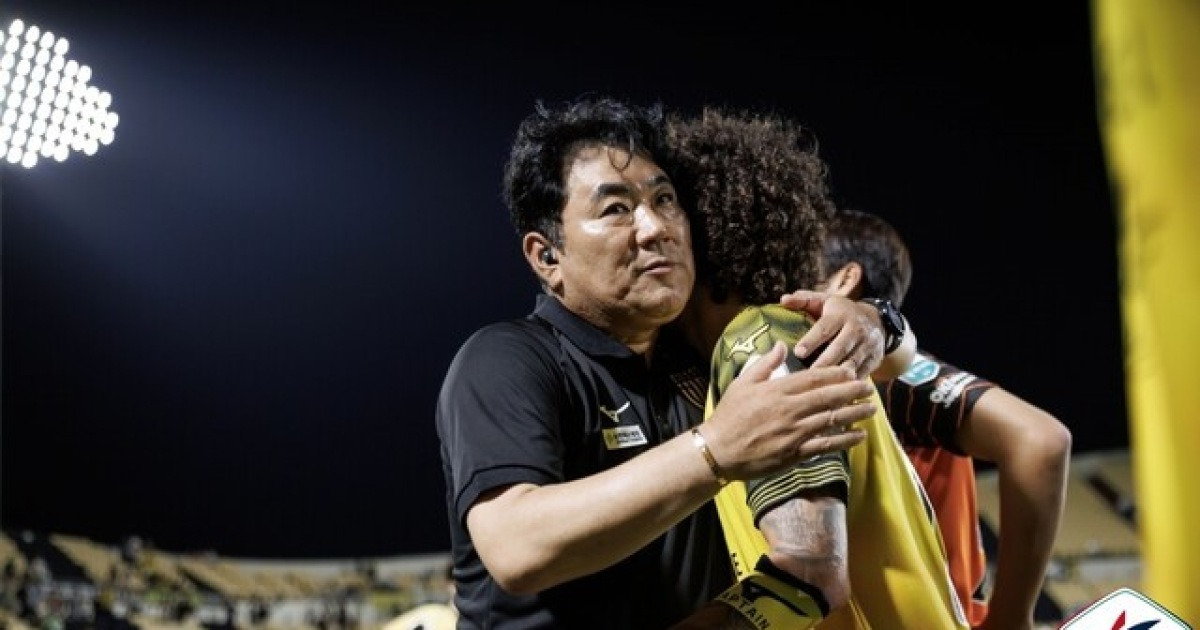 [BE.현장] 천안 대파한 '前 미스터 현대' 김현석 감독, 울산 패전 소식 듣고 "승강 PO 대결… 불길한 예감이 든다"