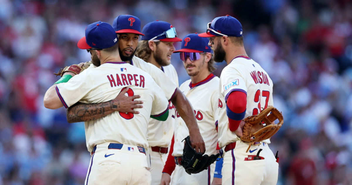 필라델피아 로스터 발표...투수 12명+야수 14명 [NLDS]