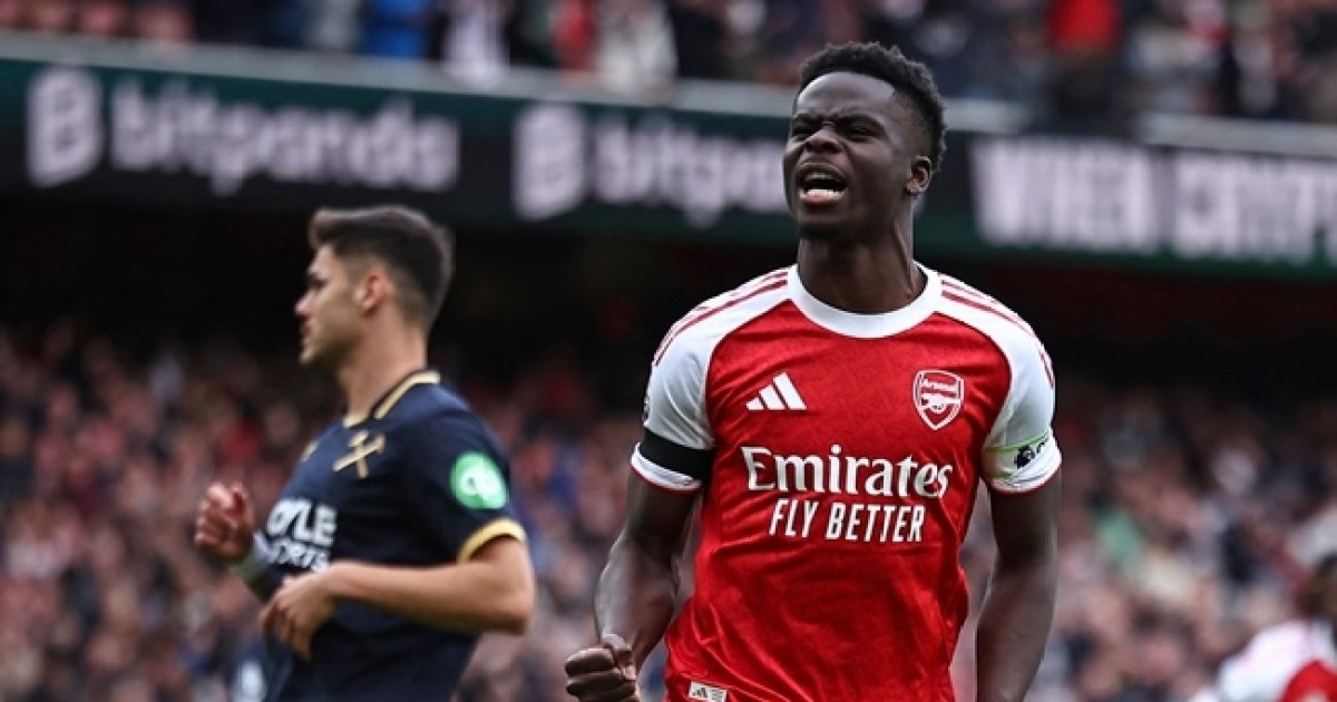 ‘감독은 300번째 경기서 승리, 에이스는 PL 200경기 100번째 공포’…7G 무패 아스널, 웨스트햄 2-0 격파 → 라이스-사카 연속골