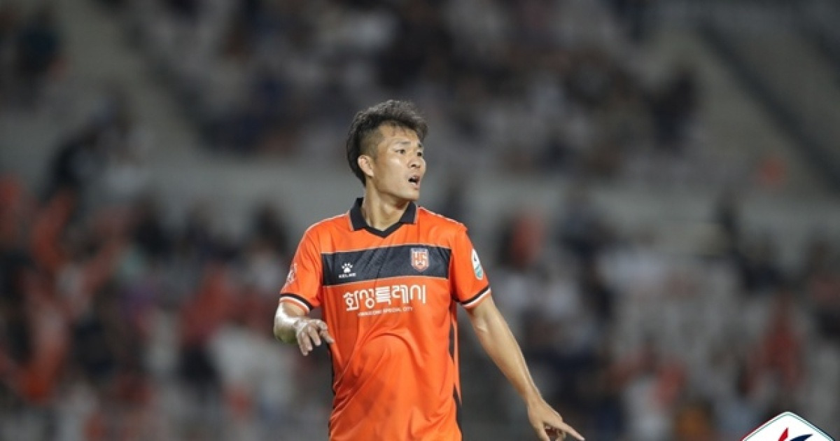 '인간 승리' 혈액암 이겨낸 득점왕, 감동의 K리그 복귀... 유병수 14년만에 돌아왔다