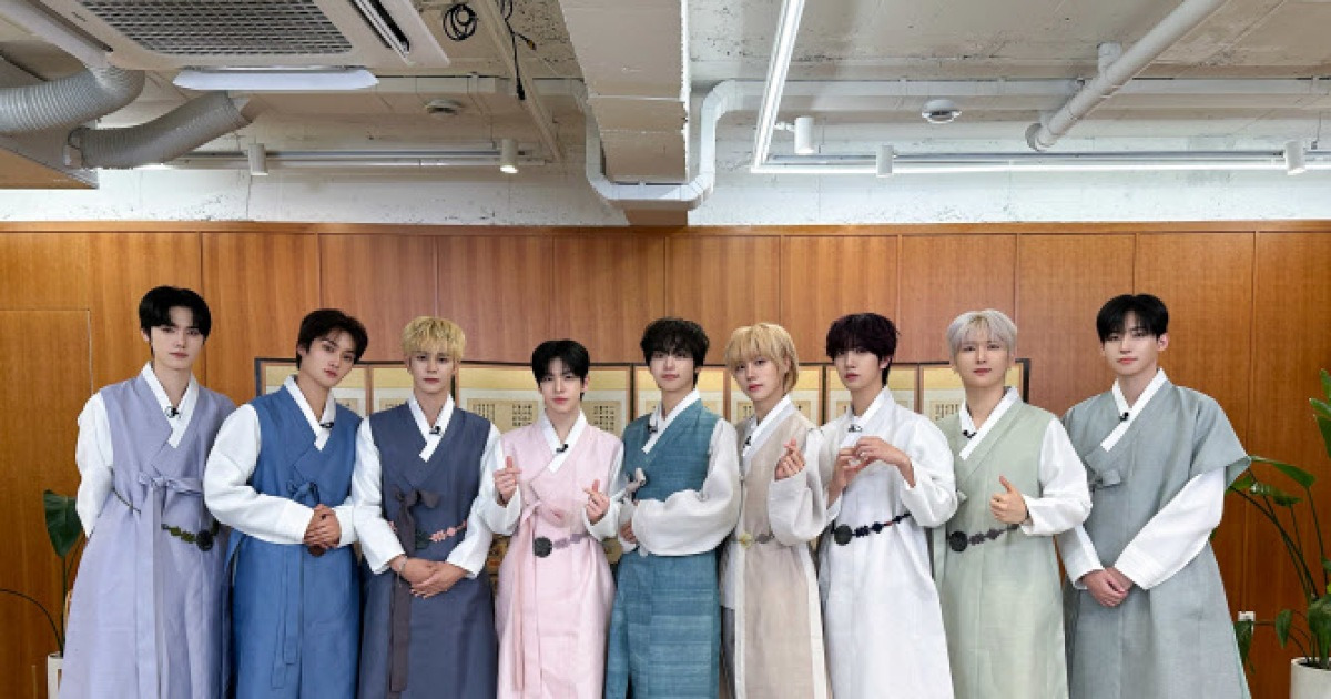 크래비티, 한복 입고 추석 인사 "풍성한 한가위 보내세요"