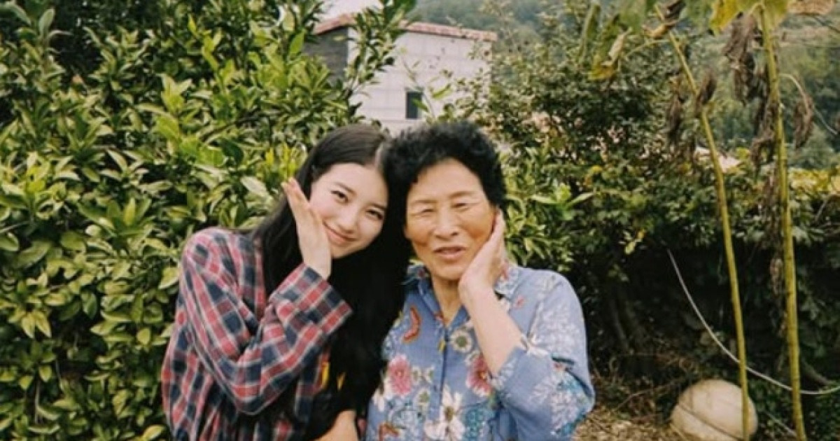 수지, 외할머니와 감동의 투샷 “나의 리얼 오판금”