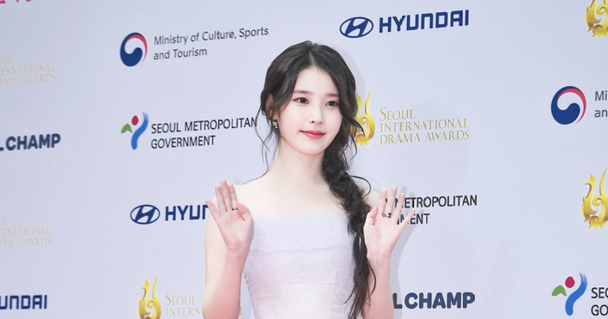 아이유 또 미담‥‘21세기 대군부인’ 스태프에 50만원 상품권 돌려