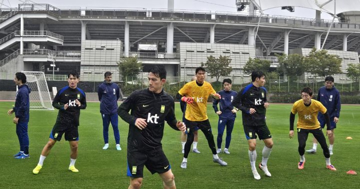 홍명보호, 가을비 뚫고 소집 첫 훈련…브라질전 준비 돌입