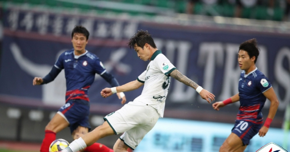 '5경기 무패' 김포FC 4위 점프…K리그2 순위 싸움 '점입가경'