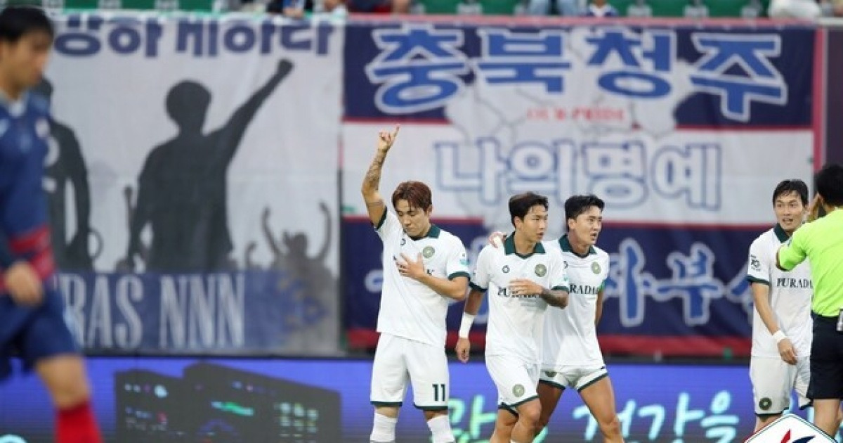 [BE.현장] '윤재운-박동진 연속골' 고정운의 김포, 충북청주 2-0 꺾고 '7→4위'로 3계단 점프