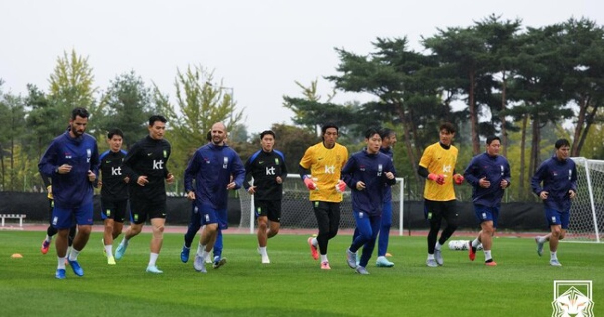 [442.live] ‘손흥민-김민재 포함’ 홍명보호, 26인 완전체 첫 훈련...전술+회복 훈련 집중