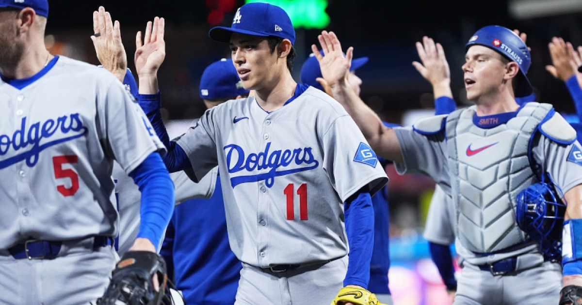 '스넬 무실점+사사키 세이브' 다저스, NLDS 2연승…김혜성은 또 결장