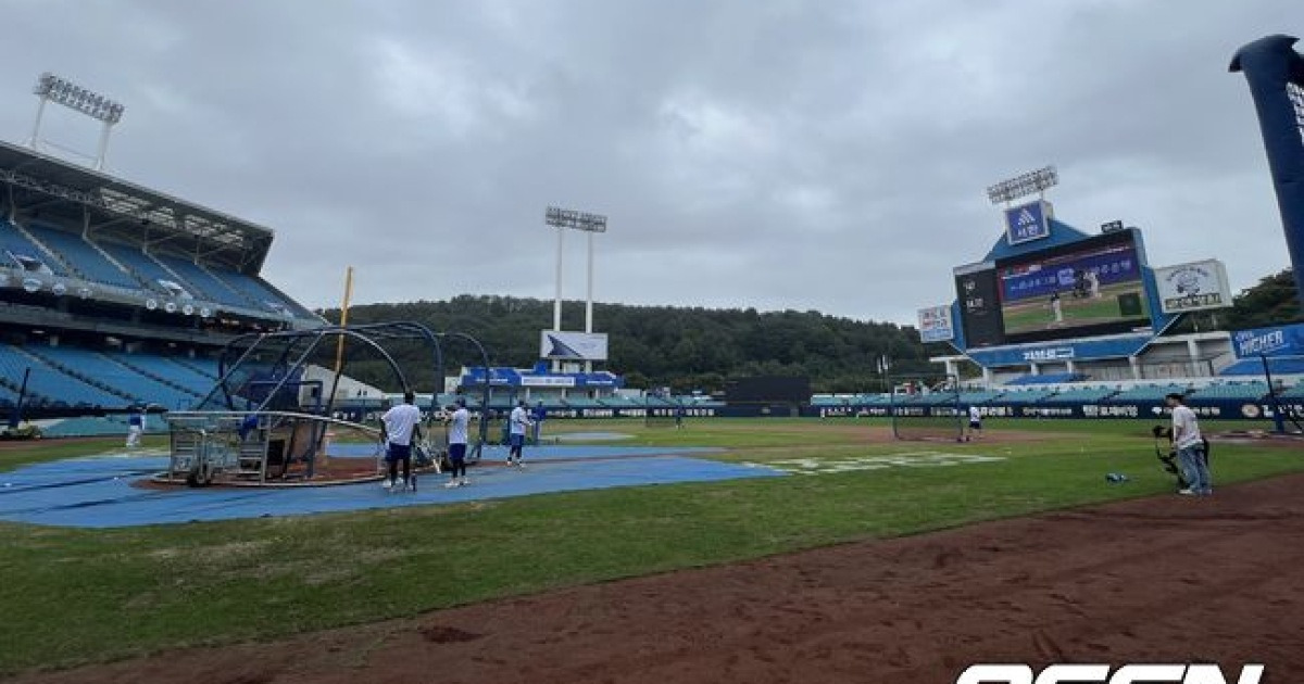 흩날리는 빗줄기, 삼성은 정상 훈련...'벼랑 끝' 빗속의 혈투 펼쳐지나 [WC2]