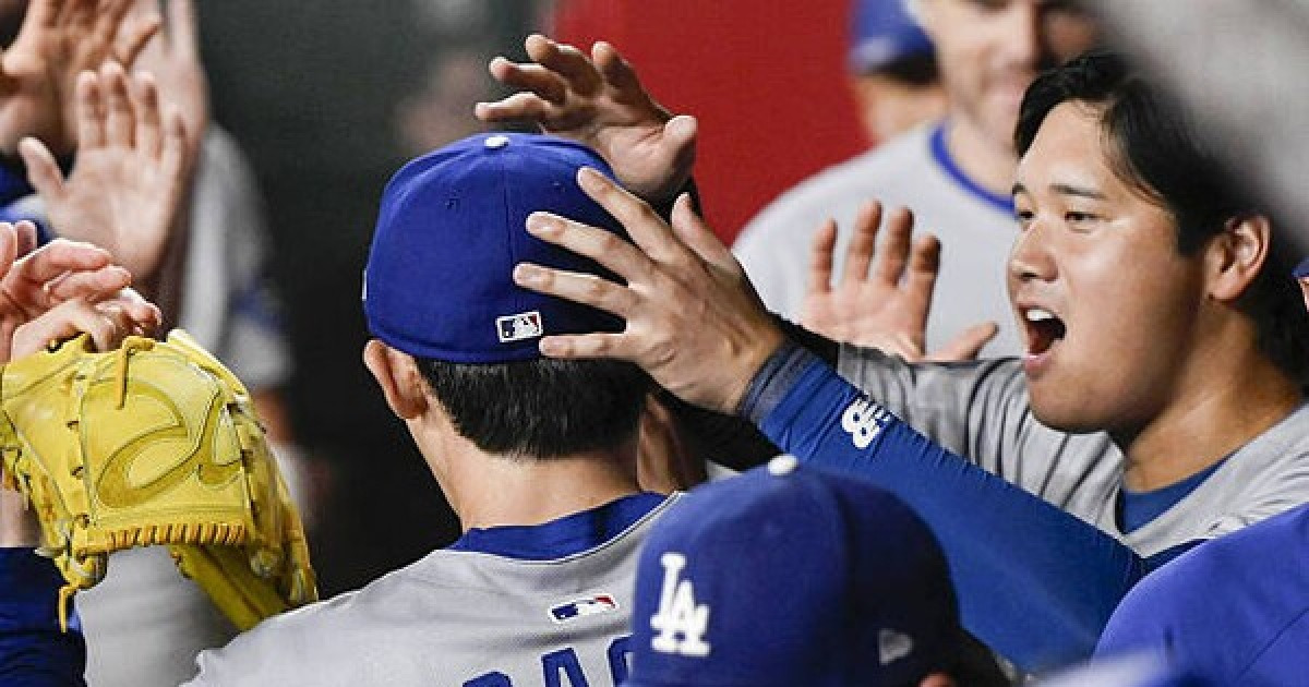 "신의 선물 같은 존재"… 다저스 구한 日 '괴물' 사사키, 56년만에 새로 쓴 MLB 역사