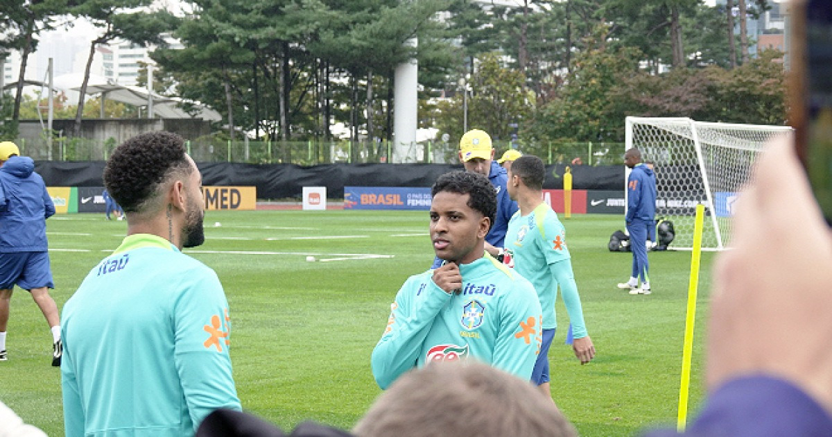 “안첼로티 감독은 내 인생 최고의 지도자” 7개월 만에 브라질 대표팀 복귀한 호드리구의 진심···“월드컵에 내 자리 보장돼 있지 않아”