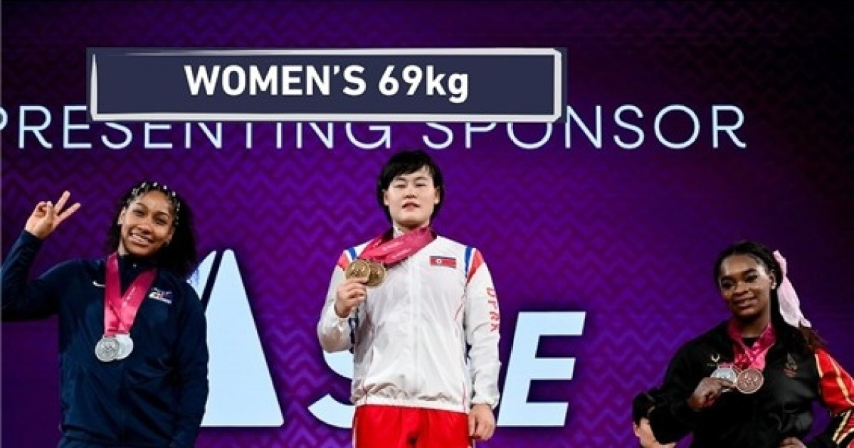 북한 송국향, 세계역도선수권 여자 69㎏급 세계기록 세우며 우승