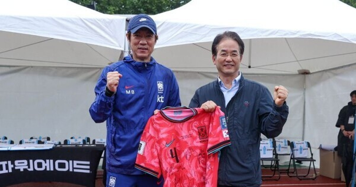 이동환 고양시장, 고양종합운동장 찾아 손흥민 등 선수 격려