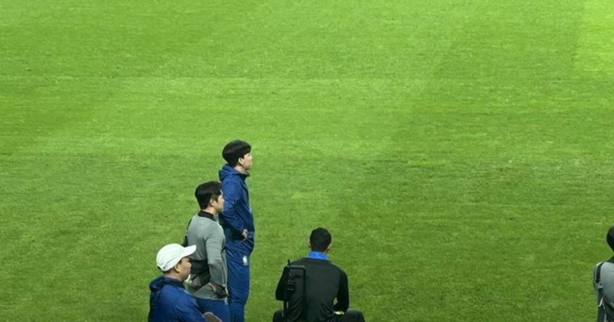 [IN VIEW] '종아리 부상' 황희찬 훈련 열외, 김민재는 정상 훈련...브라질전 앞둔 홍명보호 구슬땀