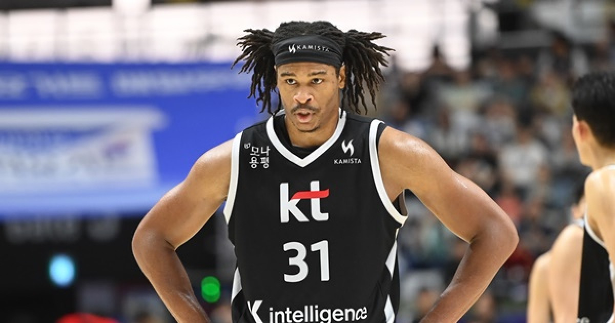 '힉스·하윤기 더블더블' KT, 삼성에 74-66 승리…단독 선두 도약