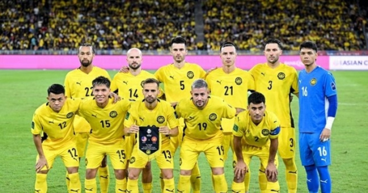 '불법 귀화' 딱 걸렸다, FIFA 중징계 철퇴 "출생증명서 위조 발각"... 벌금 6억 2천+7명 출전 정지