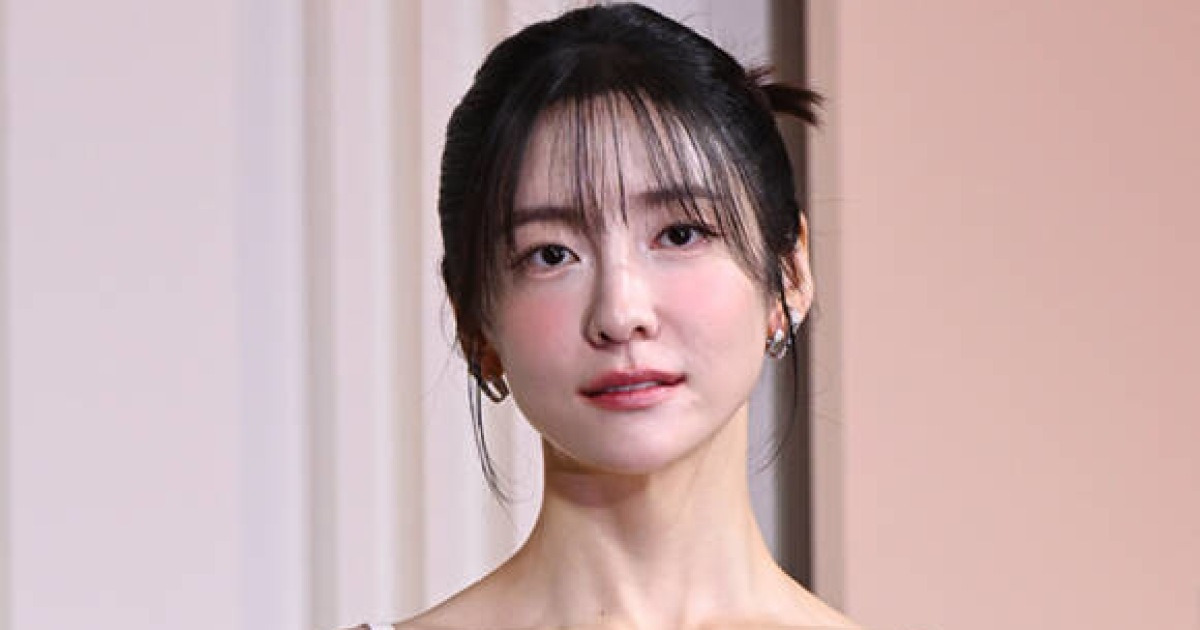 박지현, 열애설 일축…소속사 "PT 선생님 부부·지인과 여행 간 것"