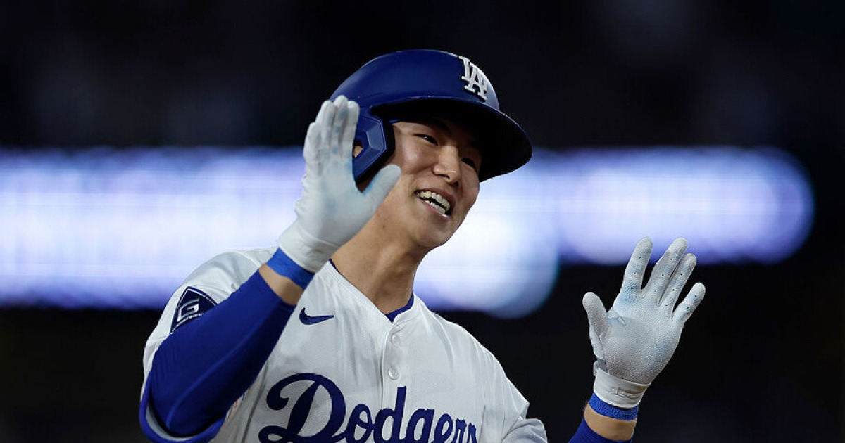 '김혜성이 발로 끝냈다' 다저스 11회 5-4 끝내기, NLCS 진출…사사키 3이닝 퍼펙트+김혜성 성공 데뷔