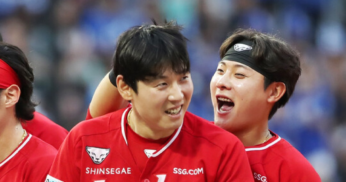 이숭용 감독의 고백 "끝내기 홈런 친 김성욱 타석 때 대타 생각했어"