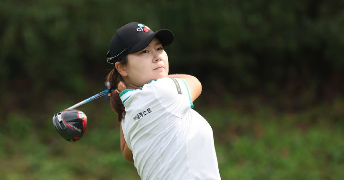 홍정민, KLPGA 놀부·화미 마스터즈 2R 단독 선두…시즌 3승 도전