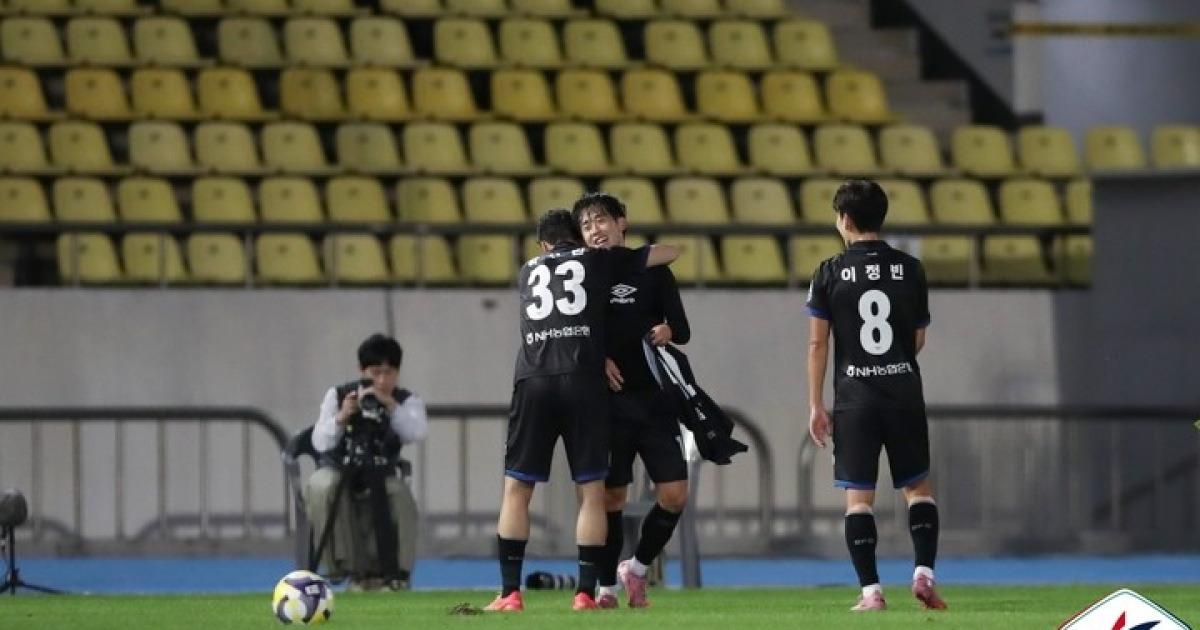 '너네한테는 안진다' 성남, 수적 열세에도 극적 무승부...인천은 2위 수원에 8점차 추격 허용