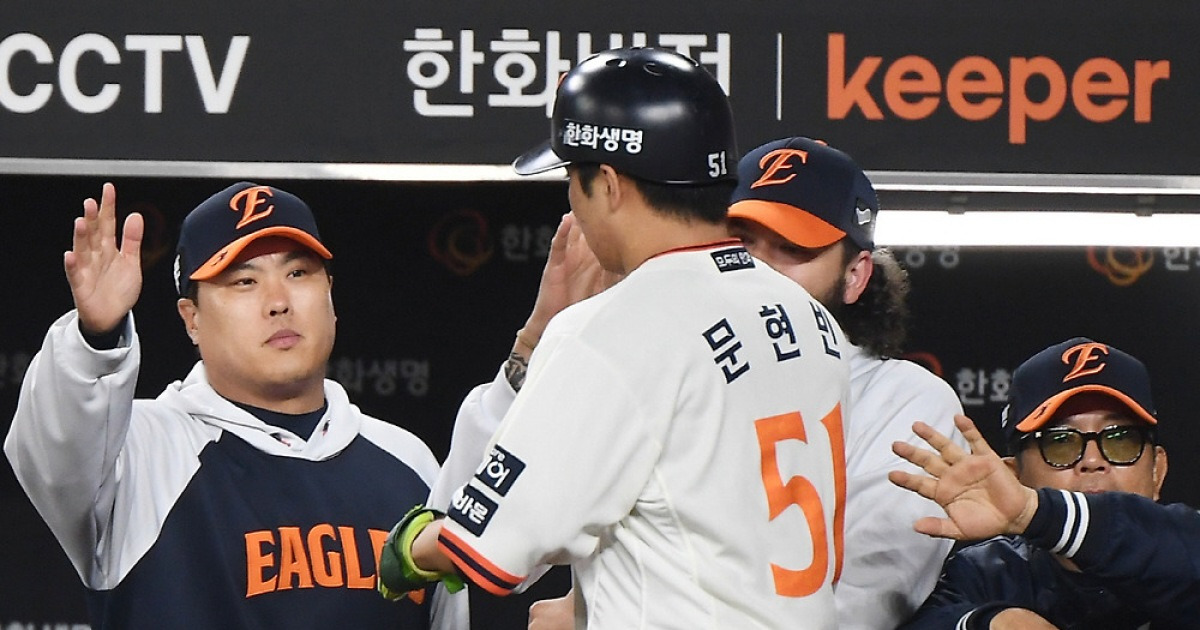 '정우주 KKK' 불펜 점검 완료→캡틴 홈런포까지 터졌다…'PO 준비' 한화, 상무 12-6 제압 [대전 리뷰]