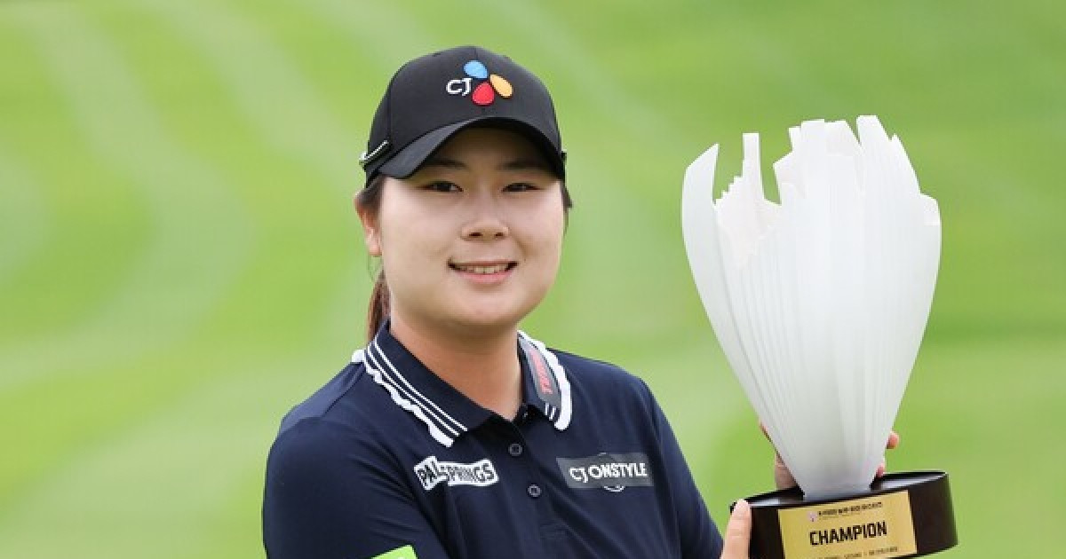 샷에 자신감 붙은 홍정민 "어머니 빈자리 극복한 우승…상금왕 목표" [KLPGA 놀부·화미]