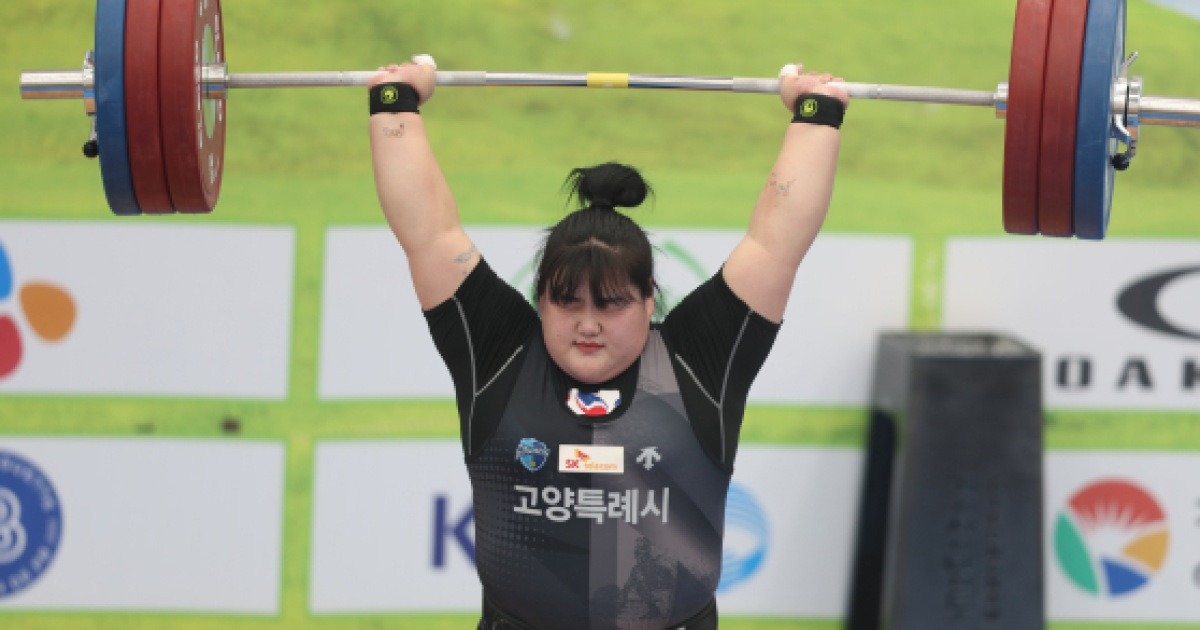 역도 박혜정, 허리 통증 딛고 2년만에 세계선수권 우승